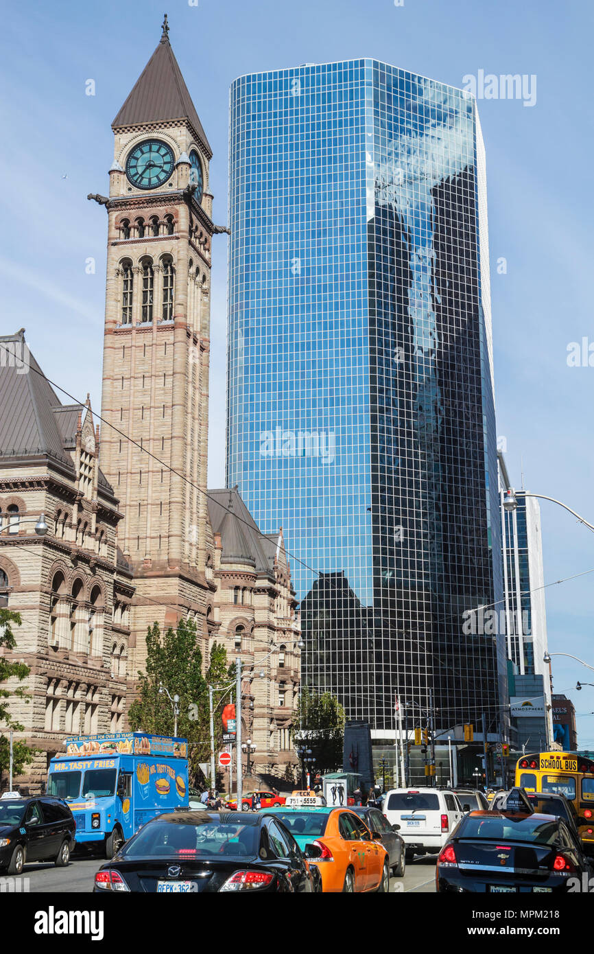 Toronto Kanada, Queen Street West, altes Rathaus, Gebäude, 1899, historisches StadtbauNationale historische Stätte, Architekt Edward Lennox, Uhr, Kontrast, Stockfoto