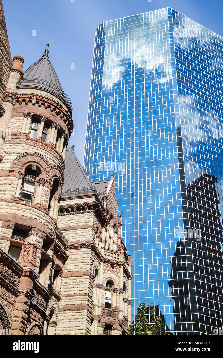 Toronto Kanada,Queen Street West,Old City Hall,Gebäude,1899,historisches StadtbauNationale historische Stätte,Architekt Edward Lennox,Kontrast,älter, Stockfoto