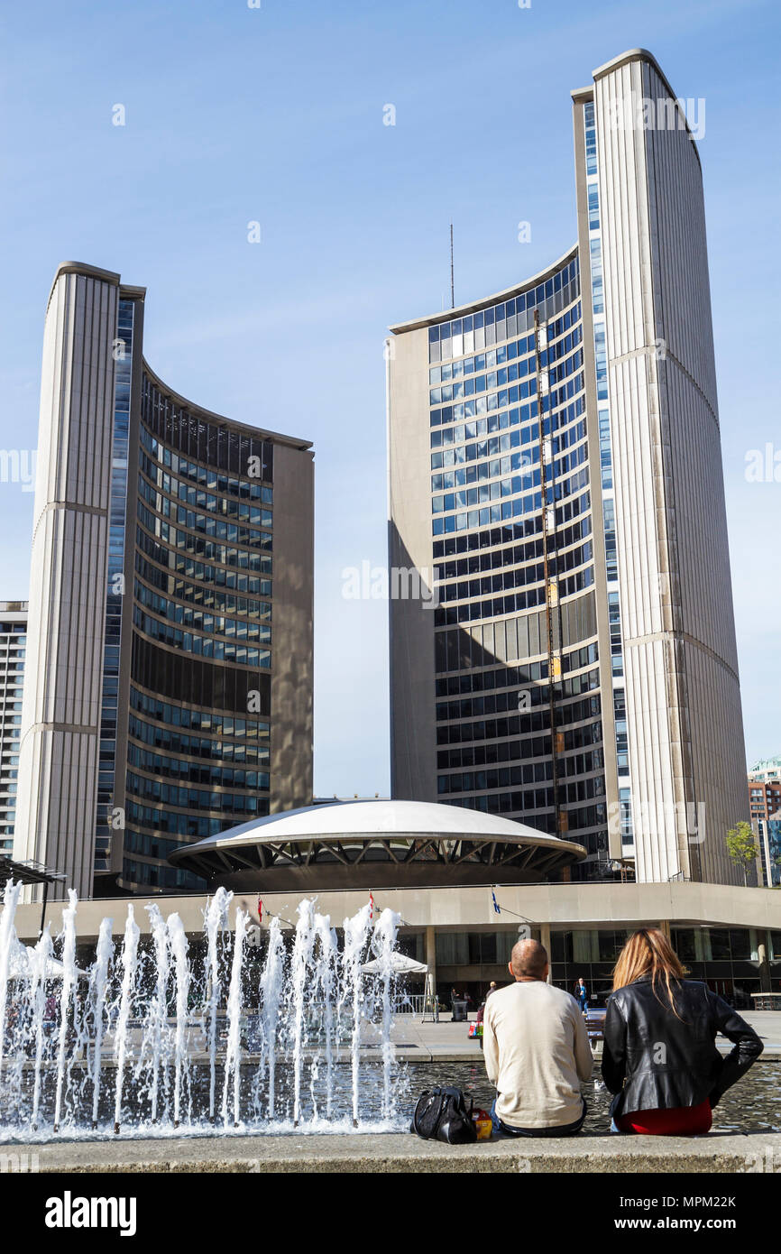 Toronto Kanada, Nathan Phillips Square, Rathaus, Gebäude, kommunales Regierungsgebäude, modernes Hochhaus, Hochhaus mit Wolkenkratzern, Gebäude Stockfoto
