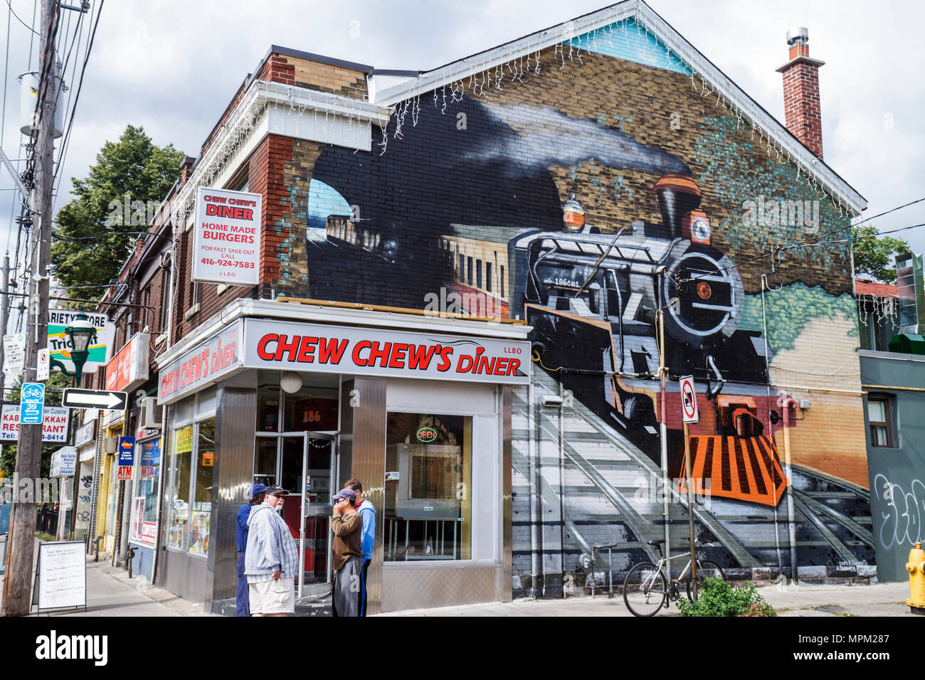 Toronto Kanada, Cabbagetown, historisches Viertel, irische Einwanderer, Carlton Street, Straßenecke, Chew Chew's Diner, Restaurant Restaurants Essen Essen Ca Stockfoto