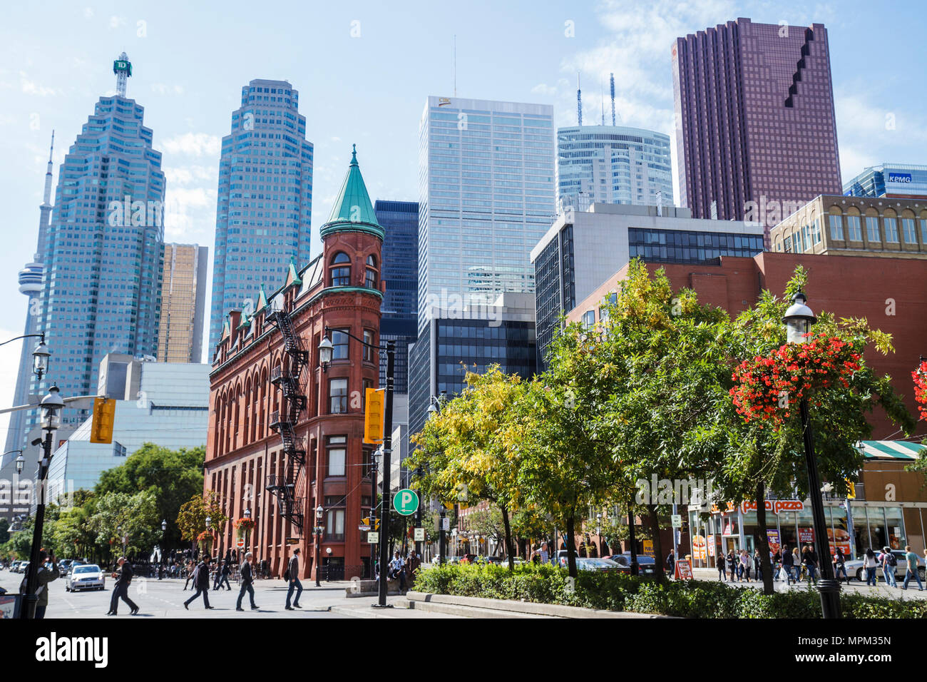 Toronto Kanada, Front Street East, Skyline, Gooderham-Gebäude, 1891, historisches Wahrzeichen, Ontario Heritage Trust, Turm, flatiron, unter neuer Baustelle b Stockfoto