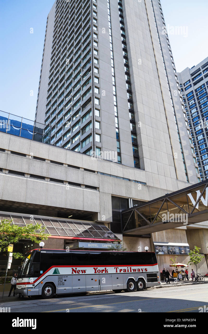 Toronto Kanada, Queen's Quay West, The Westin Harbour Castle, Hotel, Charterbus, Bus, Trailways, außen, vorne, Eingang, Gehweg, gehobenes Hotel Cha Stockfoto