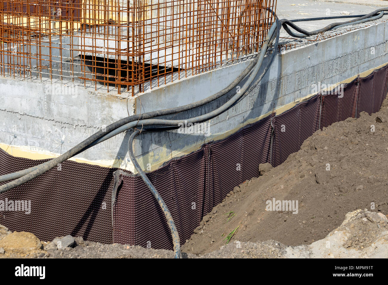 Stiftung Abdichtung mit Membran Lösung. Beton Abdichtung für unterirdische Keller Wände. Stockfoto