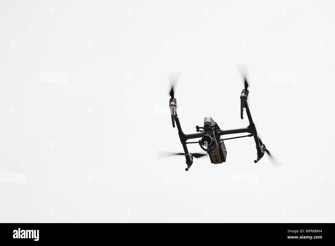 Professionelle drone Inspire 2 fliegen in den Himmel. 20.05.2018, Rostov Region, Russland Stockfoto