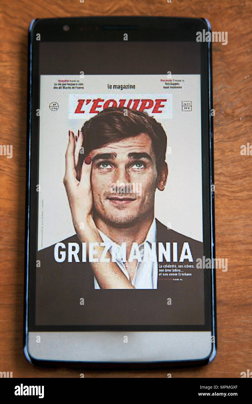 Antoine Griezmann auf der Abdeckung der L'Equipe Magazin auf einem Smartphone Stockfoto