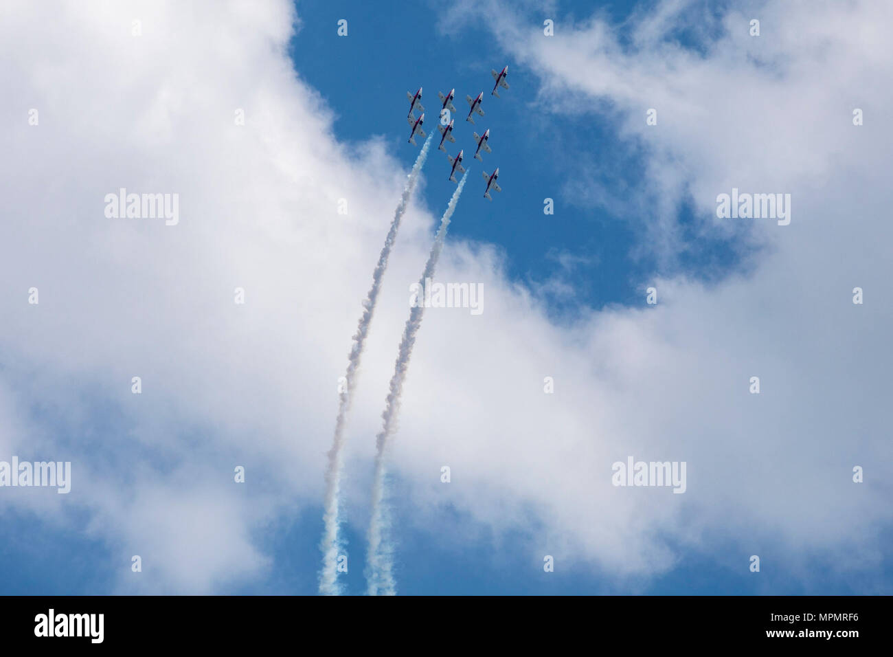 USA 2018 - Die Royal Canadian Forces Snowbirds airborne Akrobatik Team fliegen in Formation während einer Demonstration in Ocean City, Maryland am 23. Mai 2018. Stockfoto