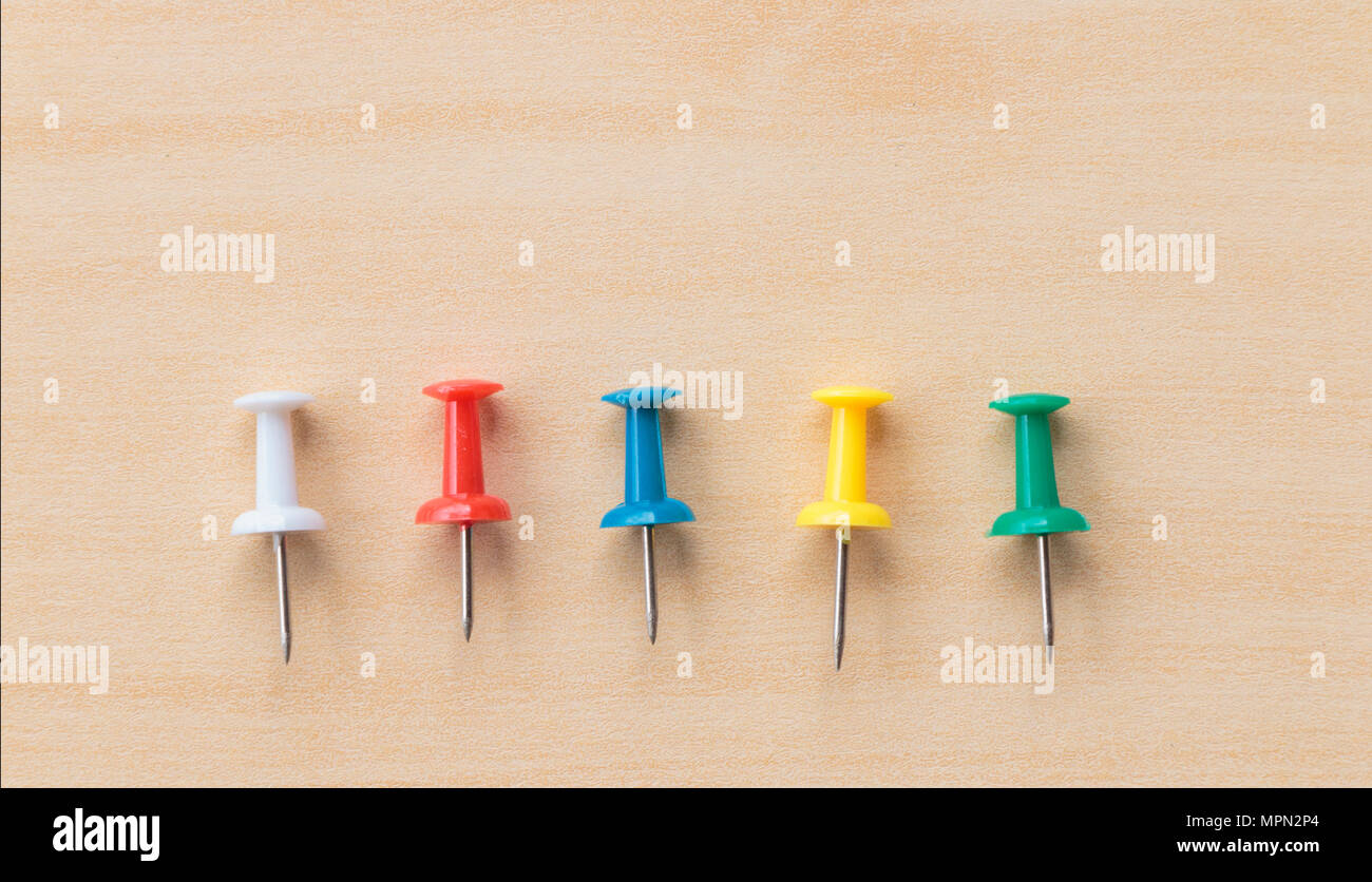Bunte Stift auf hölzernen Tisch top Hintergrund Stockfoto