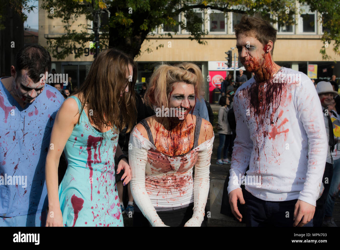 Zombie Walk in Bristol, das ist eine jährliche Veranstaltung hed rund um Halloween Stockfoto