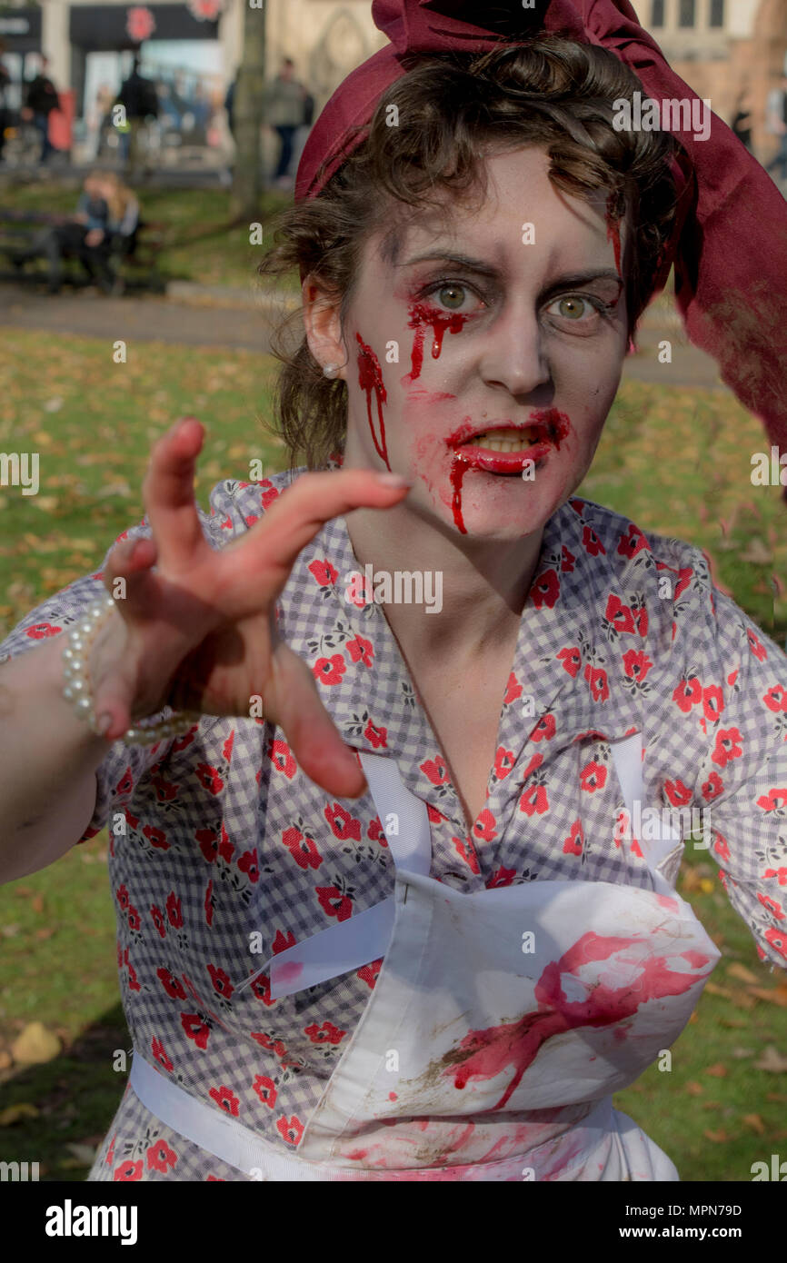 Zombie Walk in Bristol, das ist eine jährliche Veranstaltung hed rund um Halloween Stockfoto