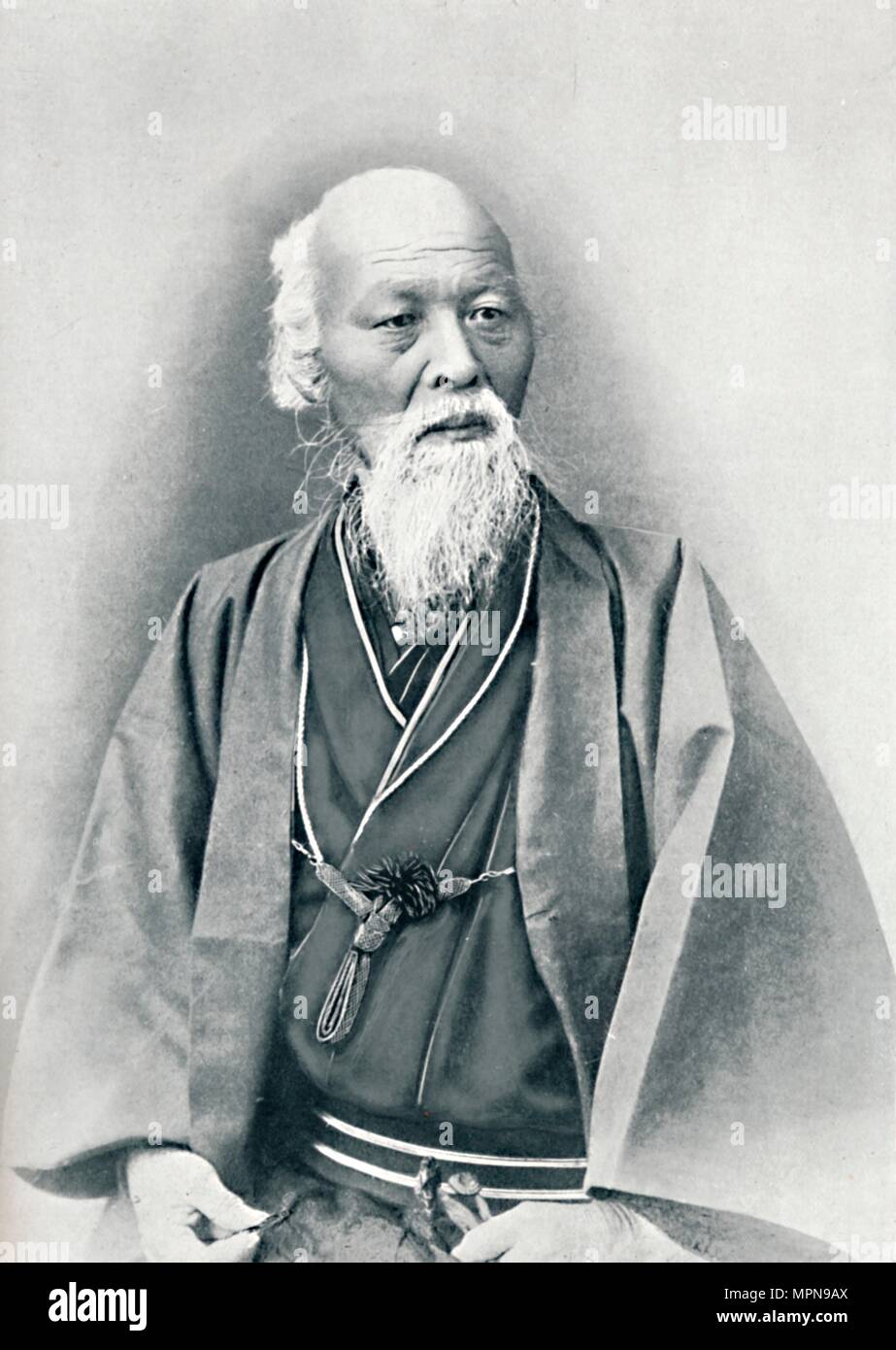 Ein alter japanischer Arzt in vollem Kostüm, 1902. Artist: Unbekannt. Stockfoto