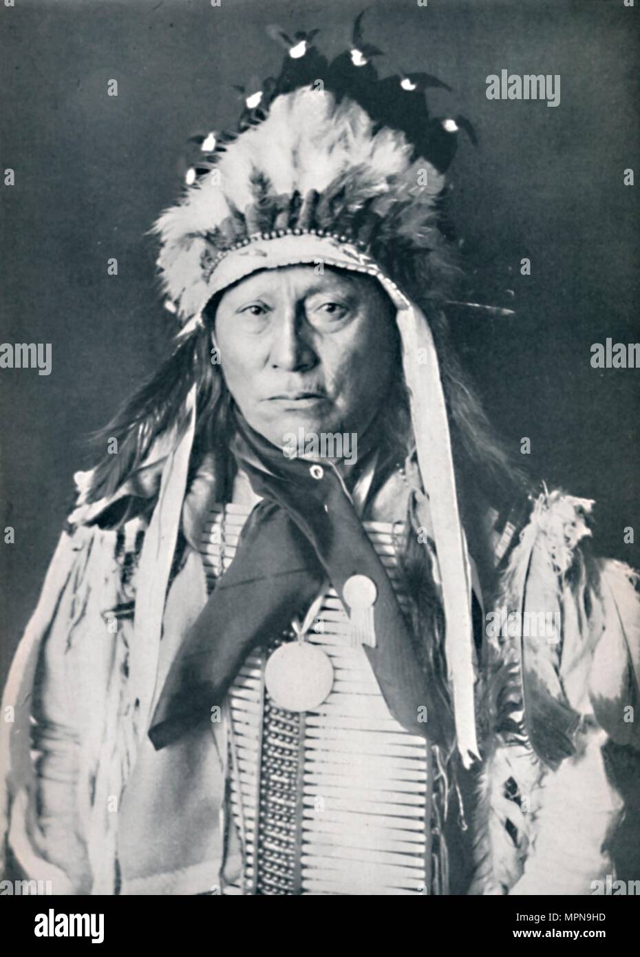 Ein Sioux chief in seinem kriegsbemalung, 1912. Artist: Robert Wilson Shufeldt. Stockfoto