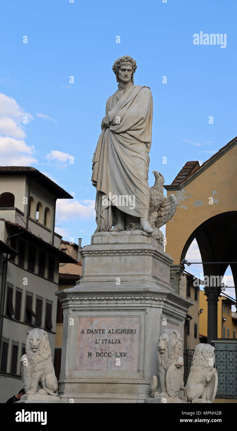 Florenz, Italien - 21 August 2015: alte Statue von Dante Aligheri ein berühmter italienischer Dichter auf dem Platz. Nur redaktionelle Verwendung Stockfoto