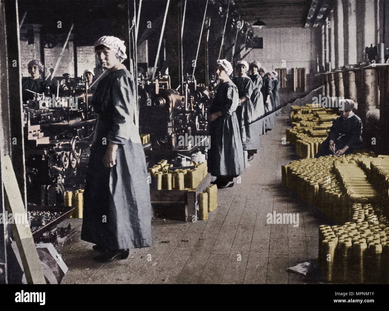 "Mädchen Arbeitnehmer in einer Munitionsfabrik", 1915. Künstler: unbekannt. Stockfoto