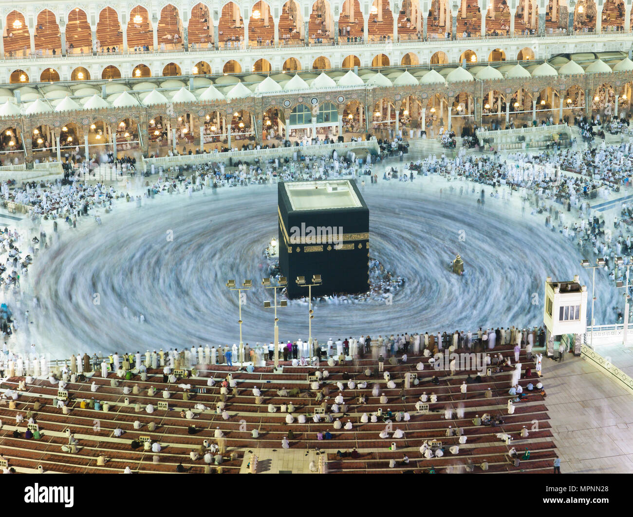 Gebet und Tawaf - rundwegen - der Muslime um AlKaaba in Mekka, Saudi-Arabien, Luftbild Ansicht von Oben Stockfoto