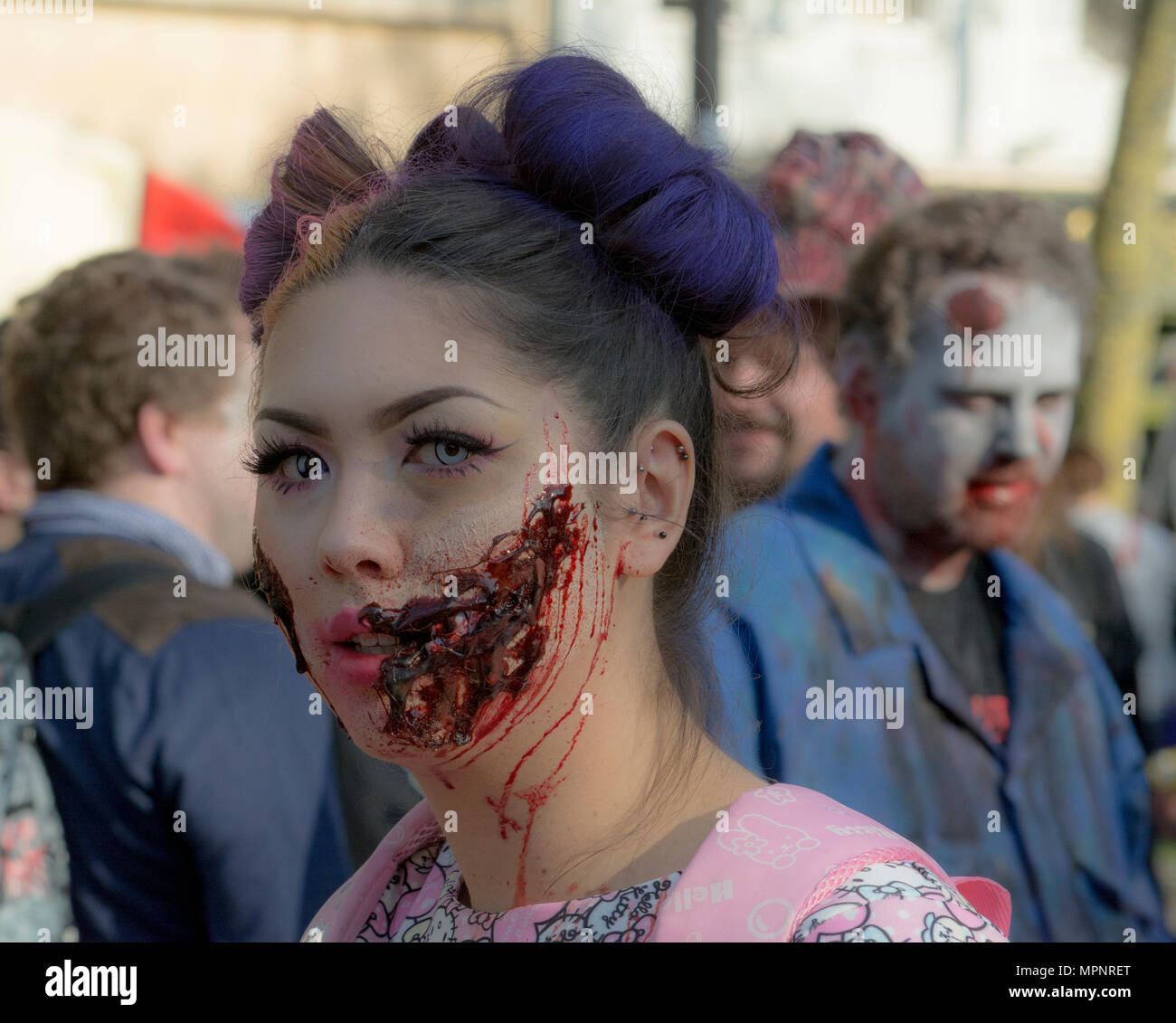 Bristol Zombie laufen, und die jährliche Veranstaltung rund um Hallwoween, wo jeder Kleider bis Stockfoto