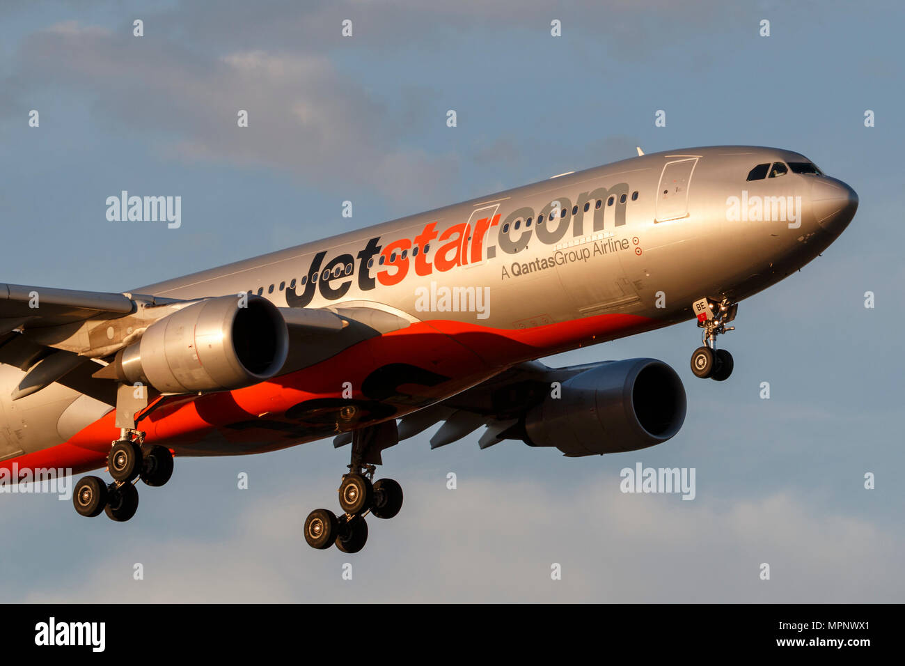 Jetstar Airways Airbus A 330-202 Airliner VH-EBE auf Annäherung an der Melbourne International Airport zu landen. Stockfoto