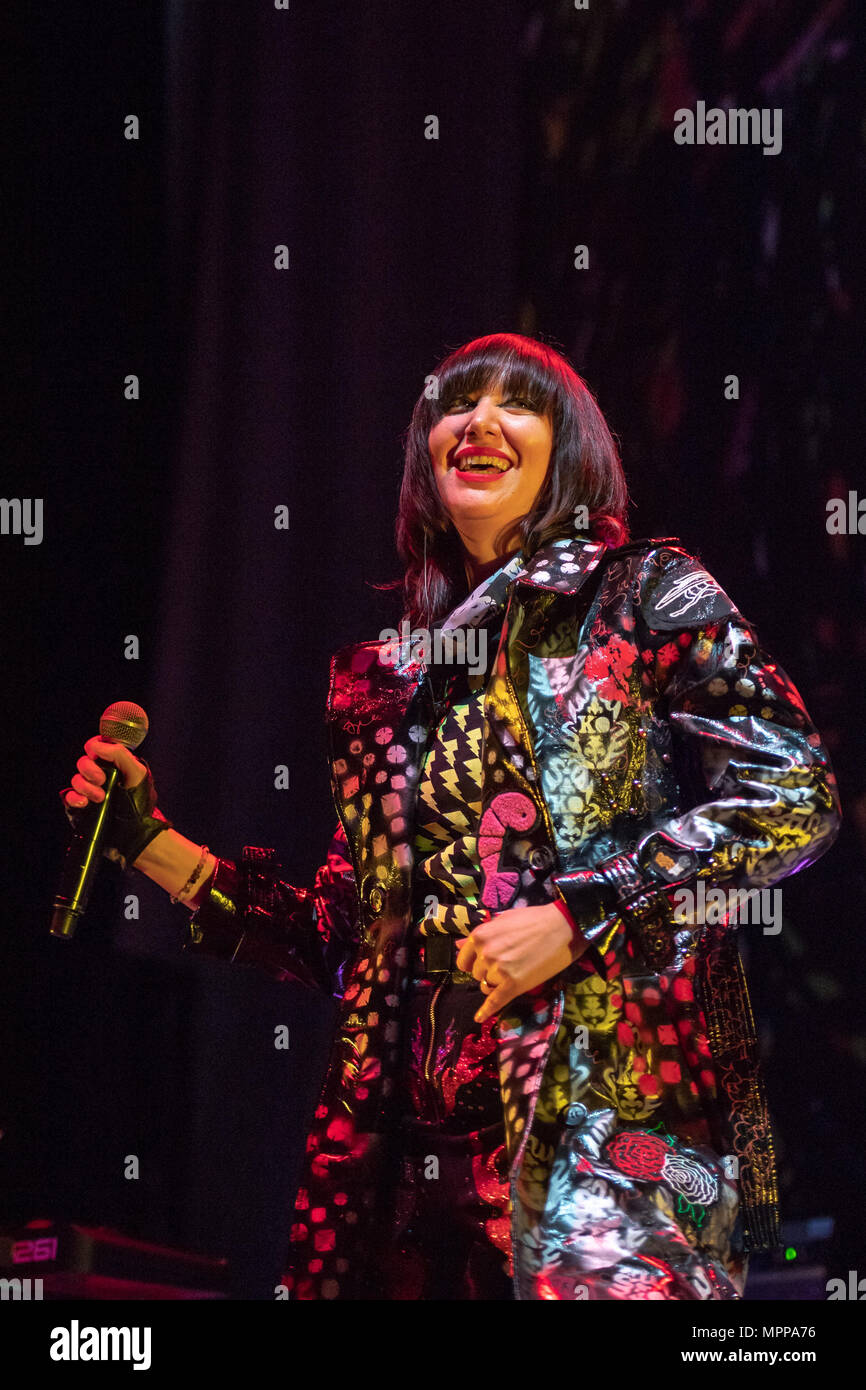 Dublin, Irland. 23 Mai, 2018. Sängerin Karen Lee Orzolek, besser bekannt unter ihrem Künstlernamen Karen O bekannt führt mit den Yeah Yeah Yeahs am 3 Arena. Credit: Ben Ryan/SOPA Images/ZUMA Draht/Alamy leben Nachrichten Stockfoto