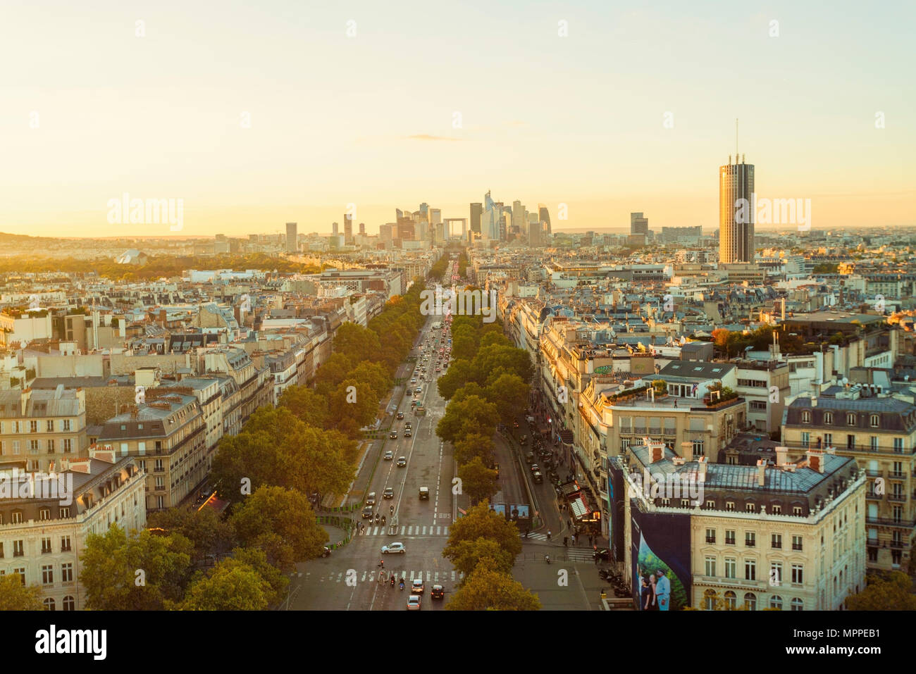 Frankreich, Paris, Blick auf die Stadt mit La Defense im Hintergrund Stockfoto