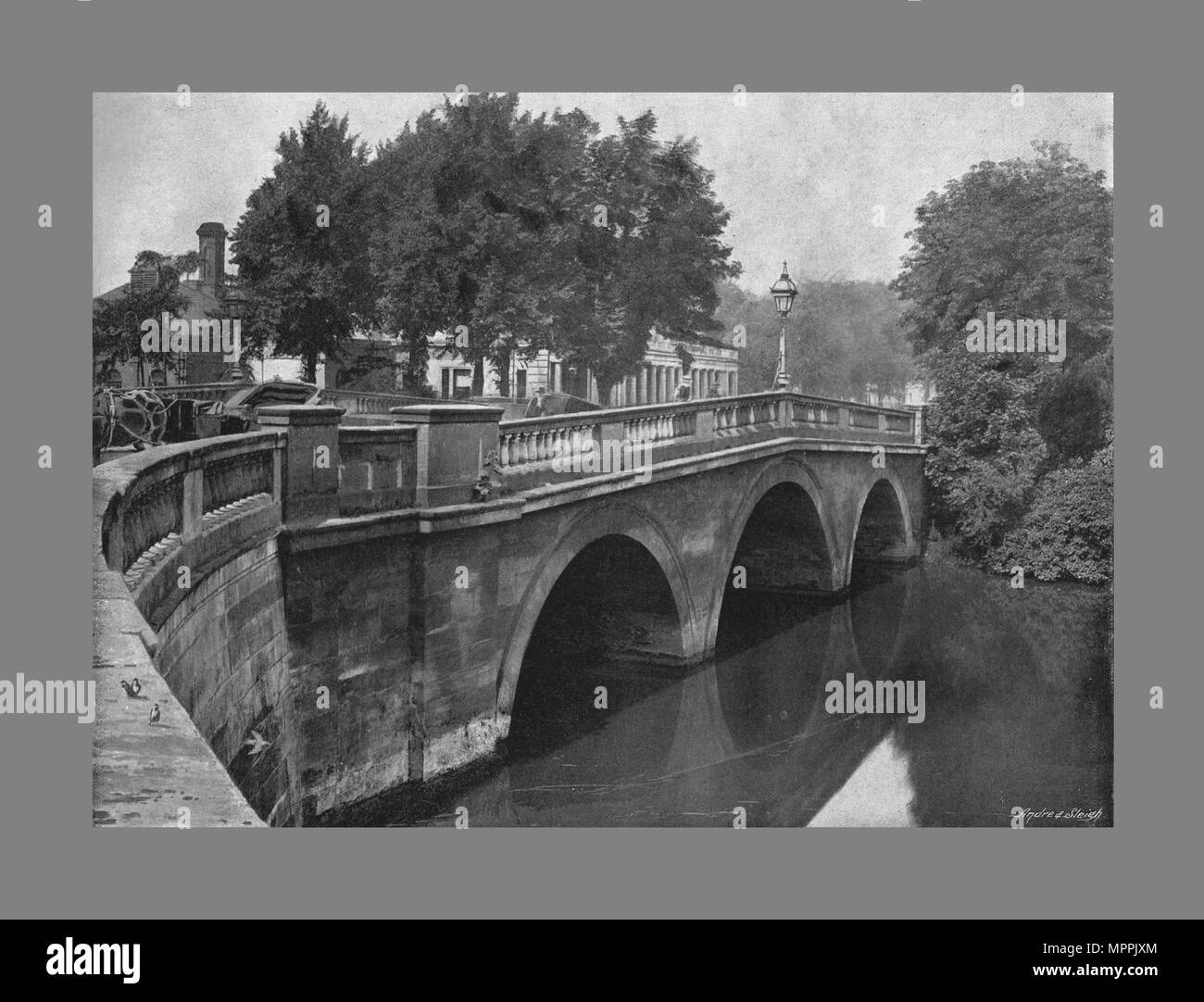 Leamington Brücke, c 1900. Artist: Valentine & Söhne. Stockfoto
