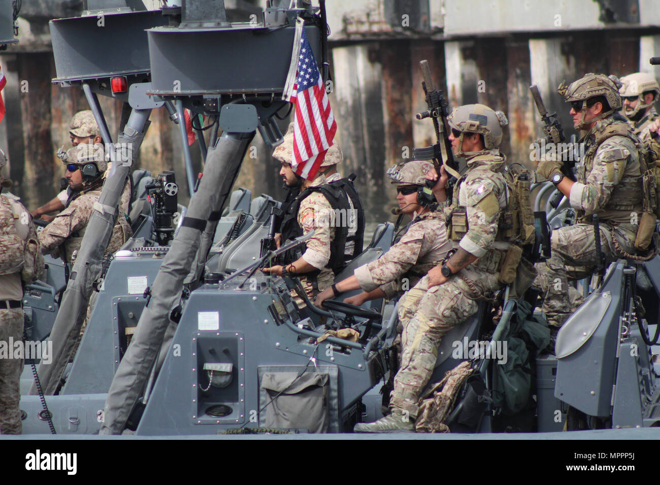 USA und Gulf Cooperation Council Spezialkräfte führen den kulminierenden Fall der Feld-Training Übung Eagle lösen 2017, 6 April, in Kuwait Shuwaikh Port. Adler-Resolve ist der führende multinationale Übung in der Golfregion. Stockfoto