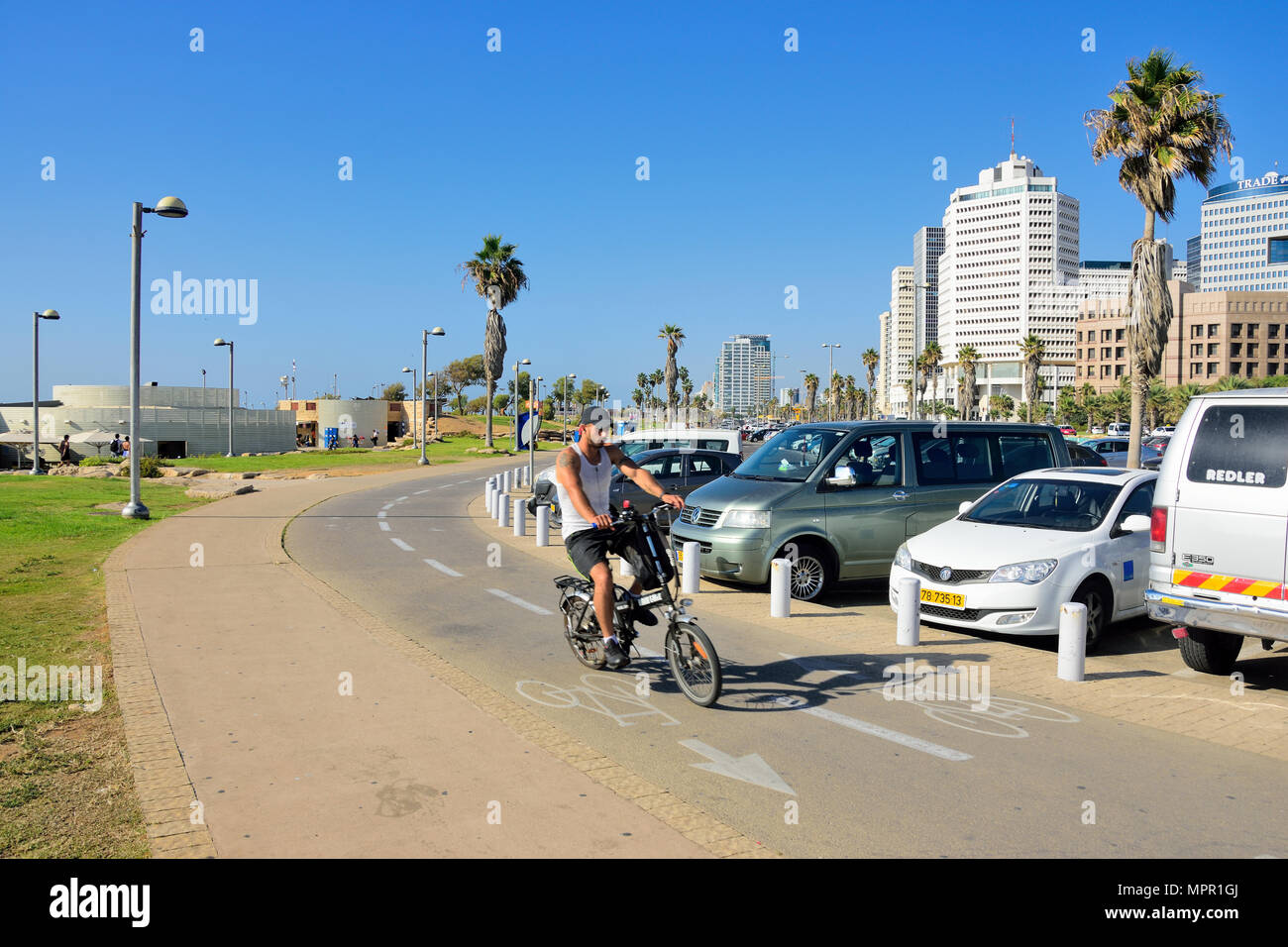 Fahrrad Road an der Küste von Tel Aviv in der Nähe der Küsten Parkzonen. Stockfoto