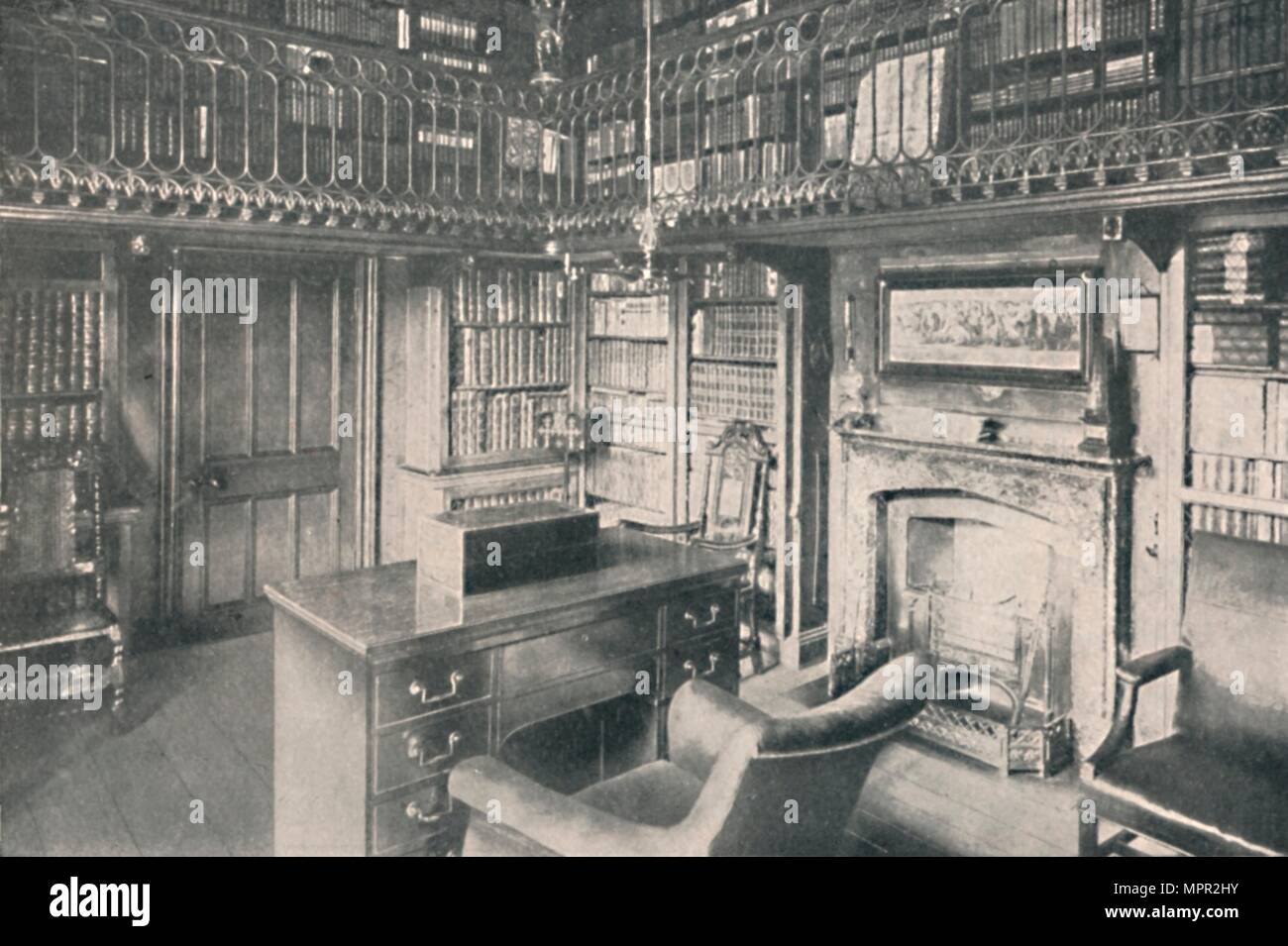 Der ir-Walter Scott's Studie, Abbotsford', 1904. Künstler: George Washington Wilson. Stockfoto