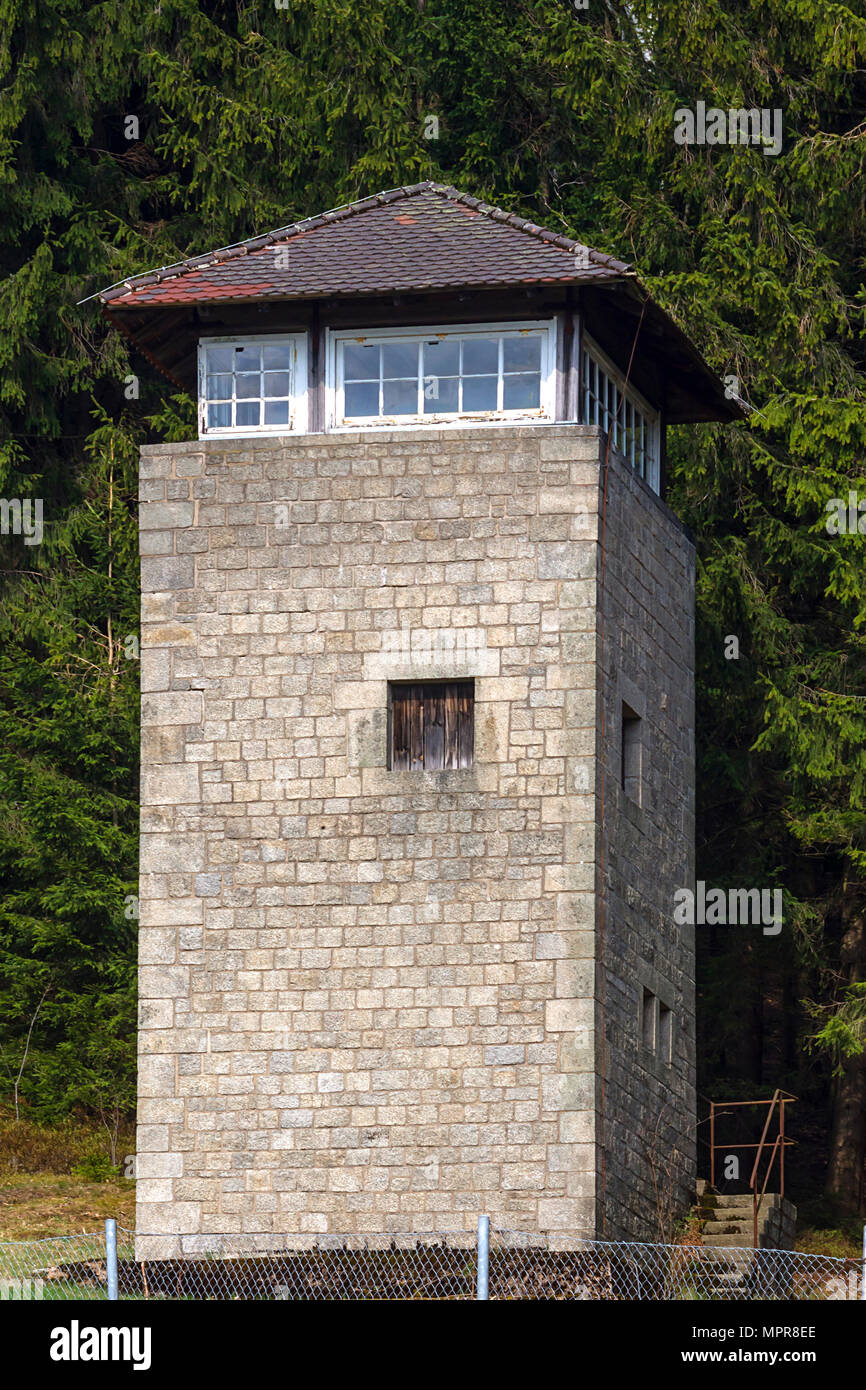 Ehemaliger Wachturm in der KZ-Gedenkstätte Flossenbürg, Flossenbürg, Oberpfalz, Bayern, Deutschland Stockfoto