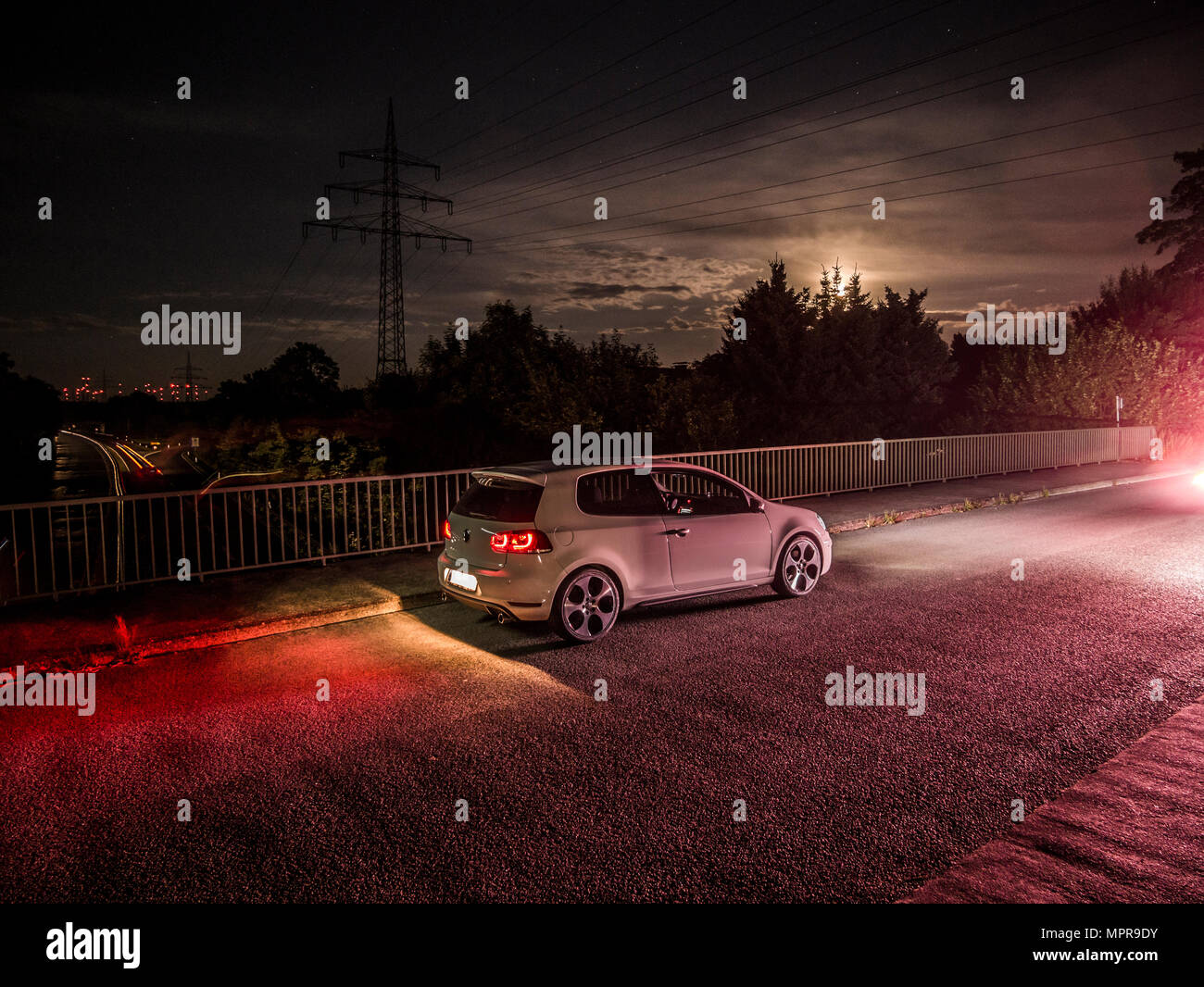 VW Golf 6 GTI auf Brücke Nr. 2 Stockfoto