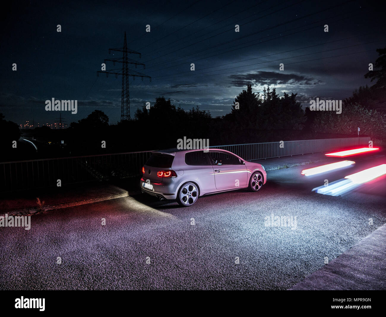 VW Golf 6 GTI auf Brücke Nr. 4 Stockfoto