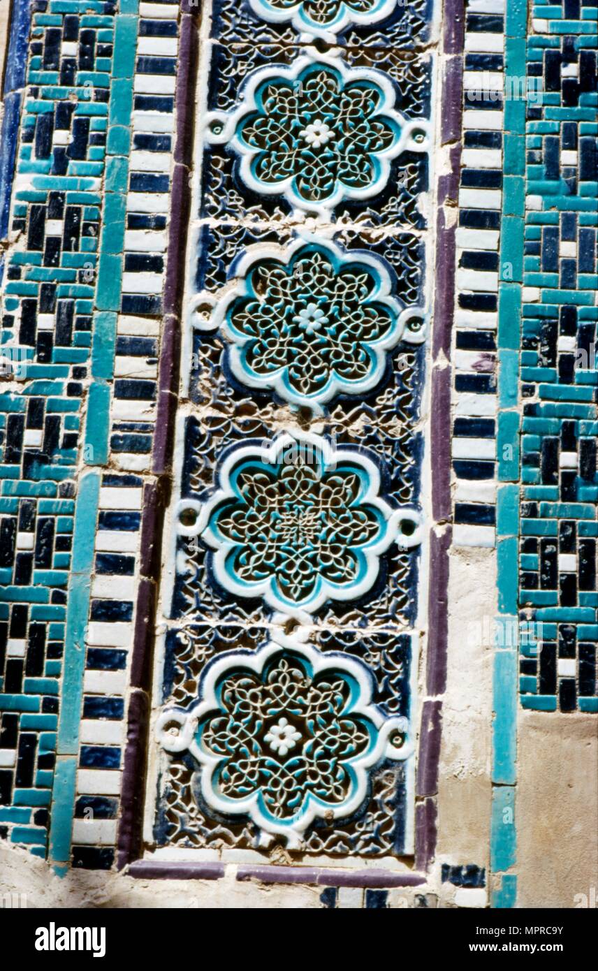 Dekoration auf einem Grab errichtet 1372, Shah-i-Zinda Komplex, Samarkand, (c 20). Künstler: CM Dixon, Unbekannt. Stockfoto