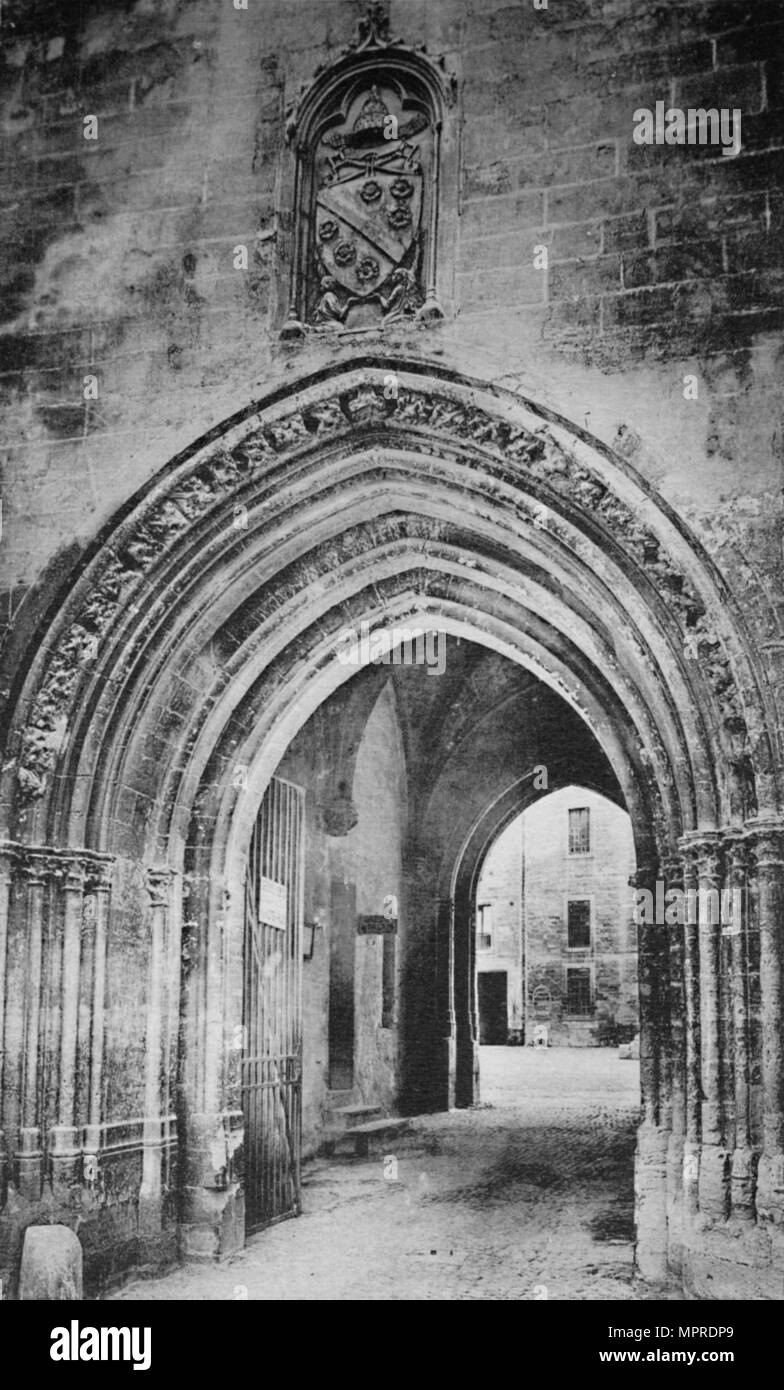 "Avignon-Päpste Palace. - Wichtigste Eingang. - Und Heraldik von Clément VI', c 1925. Artist: Unbekannt. Stockfoto