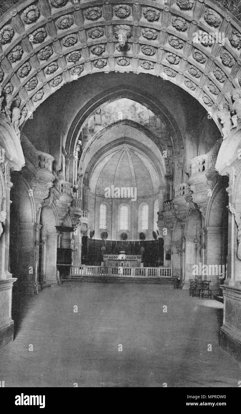 "Cathedrale d'Avignon. - Kathedrale Innen', c 1925. Artist: Unbekannt. Stockfoto