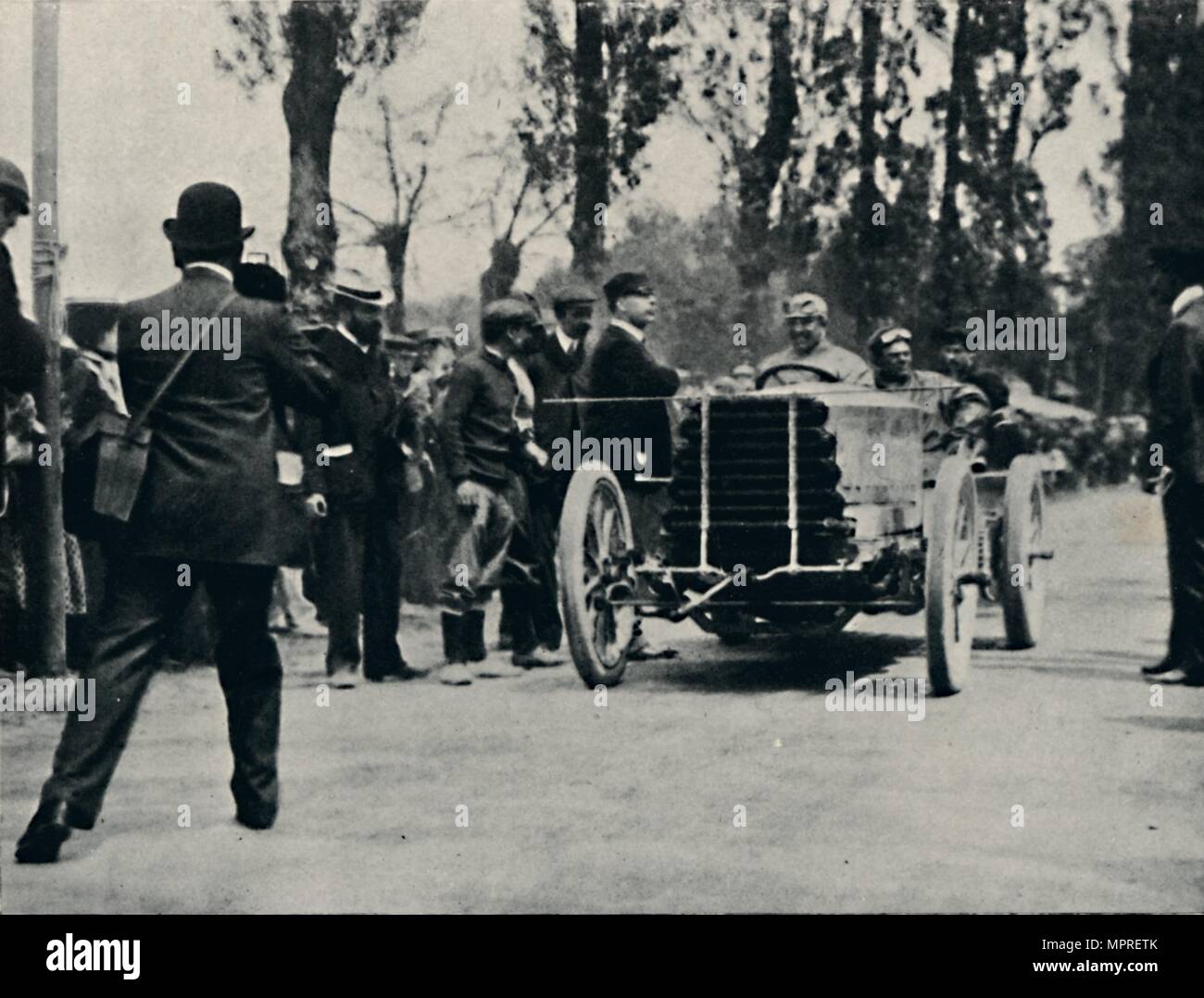 "Jarrott kommt an Bordeaux im Rennen des Todes', 1937. Artist: Unbekannt. Stockfoto