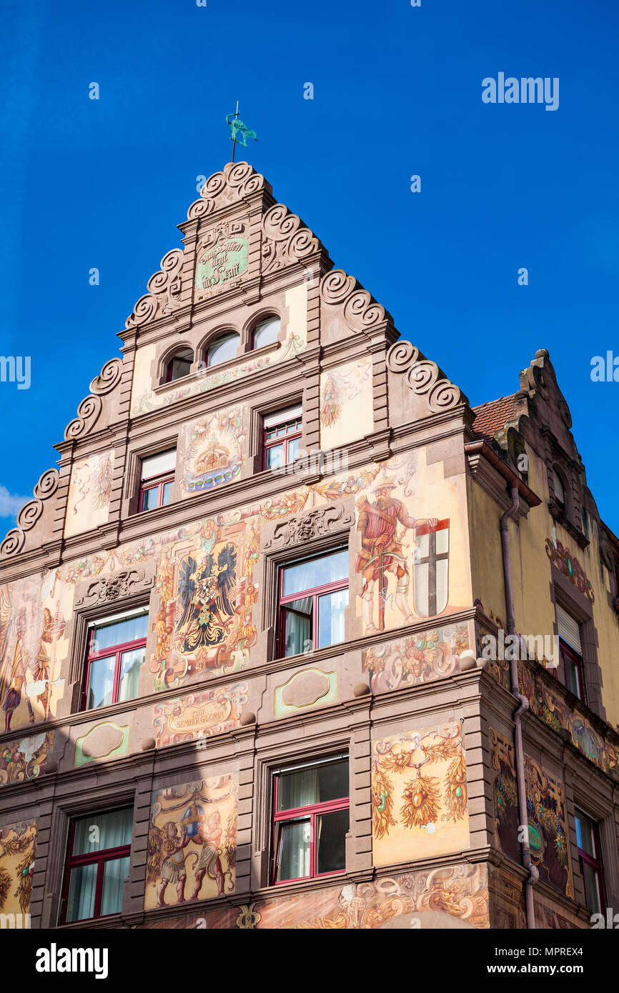 Deutschland, Baden-Württemberg, Bodensee, Altstadt, Fassade des Hotels Graf Zeppelin, Fresko Stockfoto