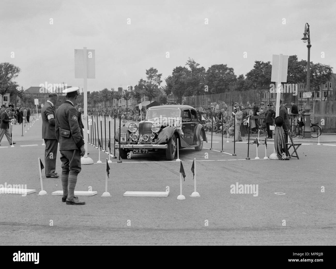 Jaguar SS Saloon von DS Hand konkurrieren in der South Wales Auto Club Welsh Rally, 1937 Künstler: Bill Brunell. Stockfoto
