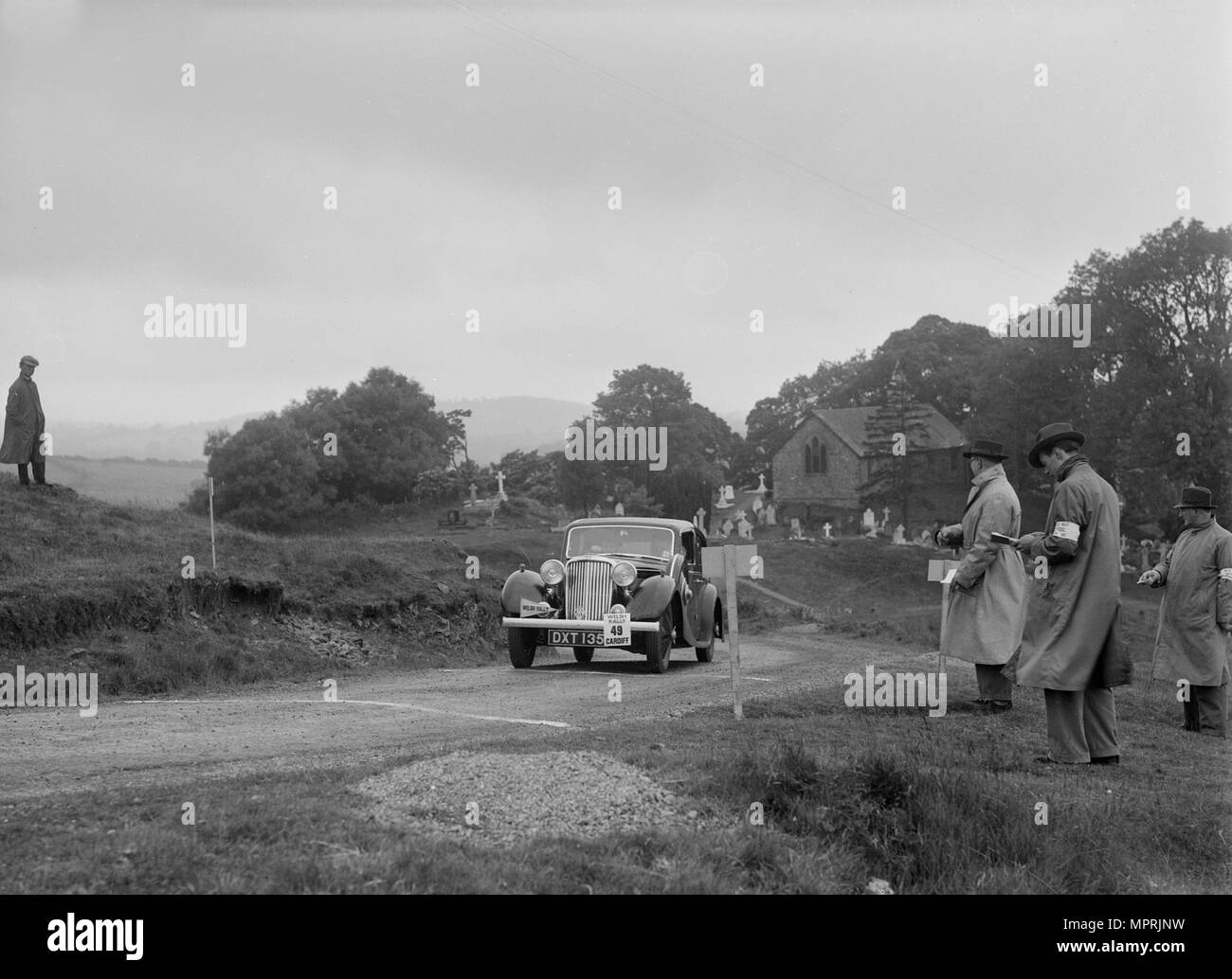 Jaguar SS Saloon von HT Lewis konkurrieren in der South Wales Auto Club Welsh Rally, 1937 Künstler: Bill Brunell. Stockfoto