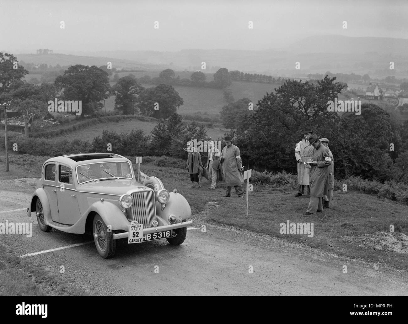 Jaguar SS Saloon von N Howfield konkurrieren in der South Wales Auto Club Welsh Rally, 1937 Künstler: Bill Brunell. Stockfoto