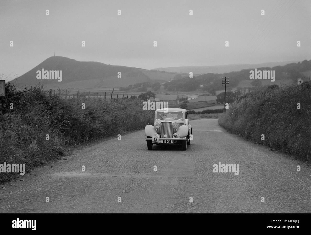 Jaguar SS Saloon von N Howfield konkurrieren in der South Wales Auto Club Welsh Rally, 1937 Künstler: Bill Brunell. Stockfoto