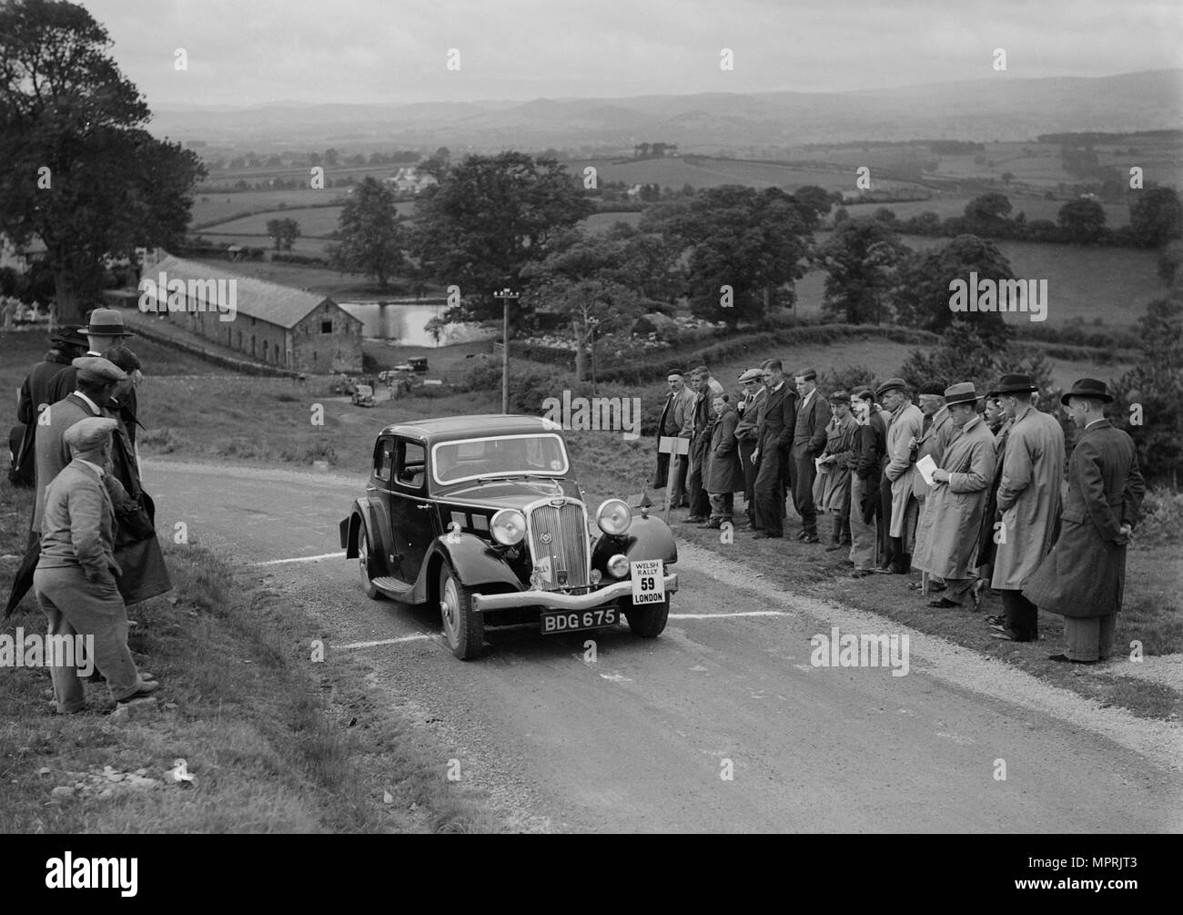 Triumph Limousine in KN Smith konkurrieren in der South Wales Auto Club Welsh Rally, 1937 Künstler: Bill Brunell. Stockfoto