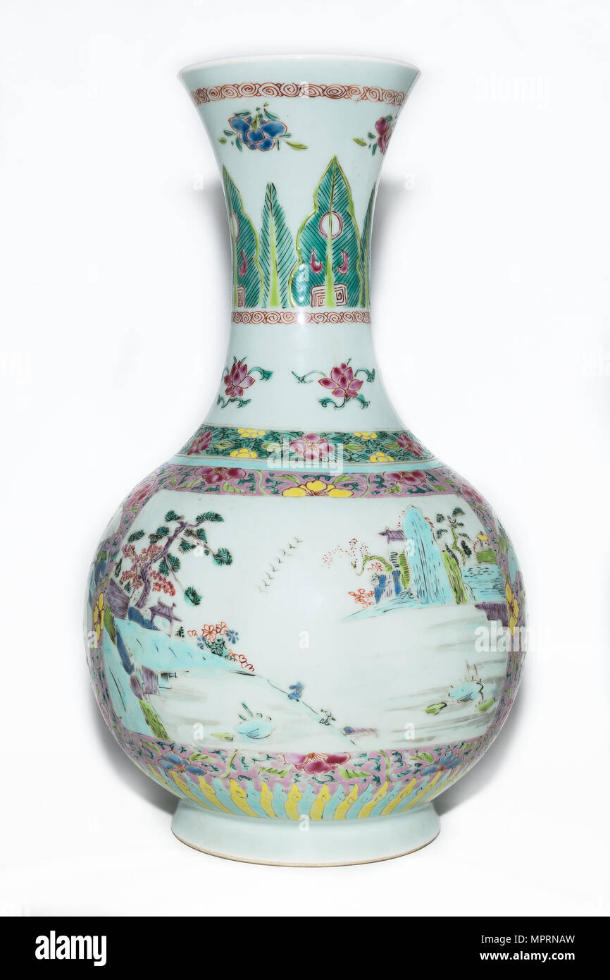 Famille rose Vase mit Landschaft Dekoration und eine Posaune, 18. Artist: Unbekannt. Stockfoto