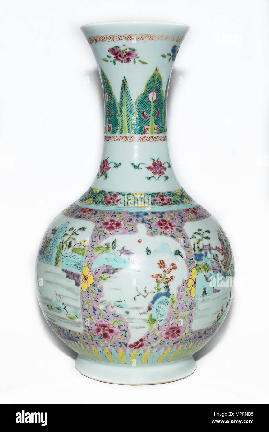 Famille rose Vase mit Landschaft Dekoration und eine Posaune, 18. Artist: Unbekannt. Stockfoto