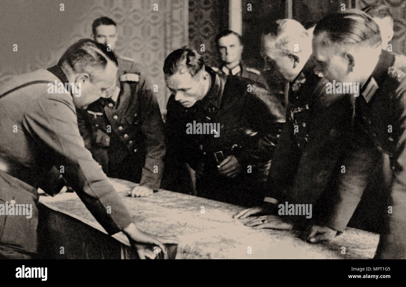 General Heinz Guderian (2. von rechts) und die Rote Armee commissar Borovensky (3. von rechts) durin Stockfoto