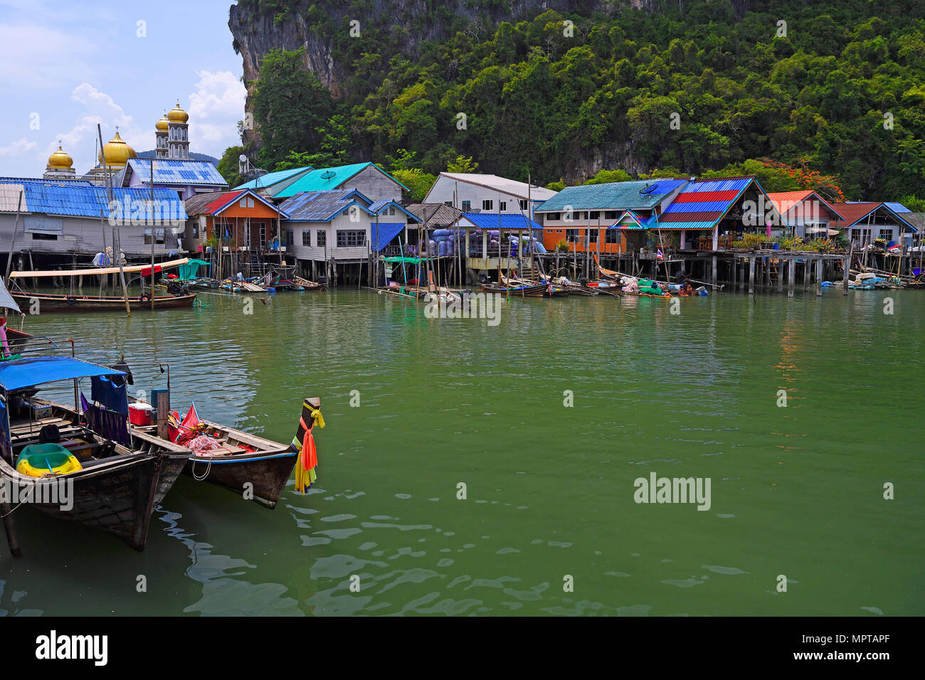 Häuser der Muslimischen gestelzt Dorf Koh Panyi, auch Koh Panyee in der Bucht von Phang Nga, Thailand Stockfoto