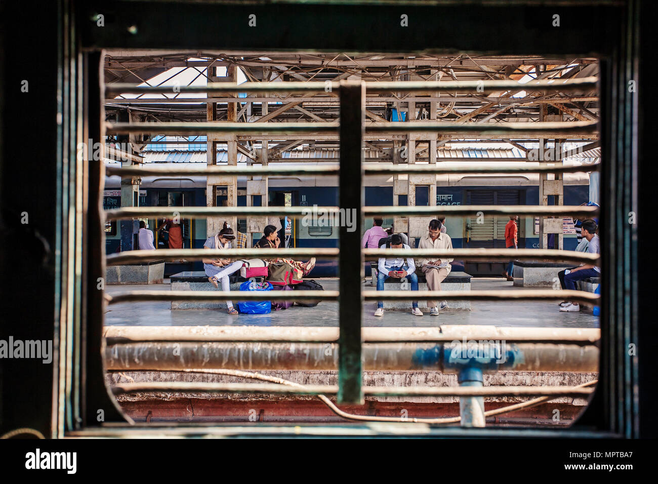 Mumbai, Indien, Januar 7, 2018: durch die zugfenster Stockfoto