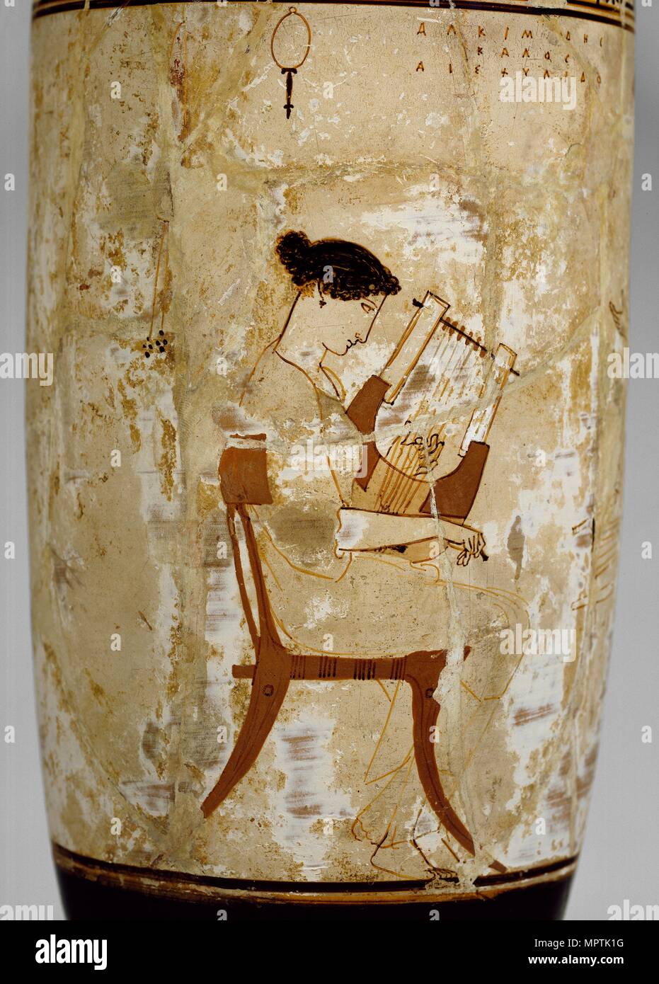 Dachgeschoss Weiß-Masse lekythos mit Bild von Musikerinnen, 5. Jahrhundert v. Chr.. Artist: Achilles Maler. Stockfoto