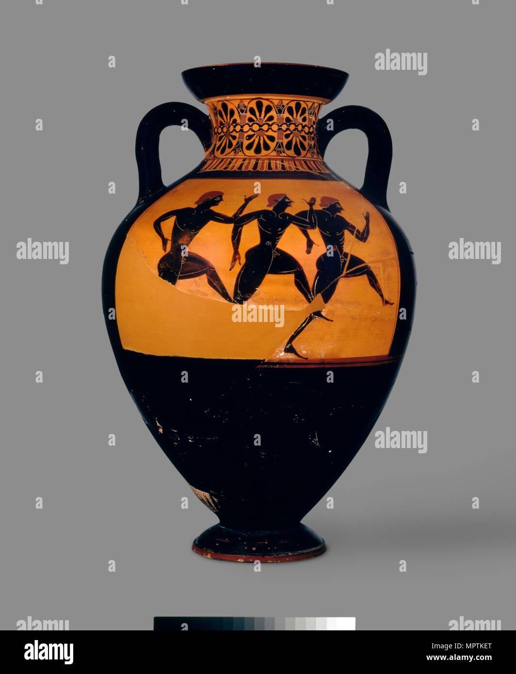 Dachgeschoss schwarz - Abbildung Panathenaic Amphora mit Darstellung von (A) Athena und Hermes zwischen Spalten crown Artist: Unbekannt. Stockfoto