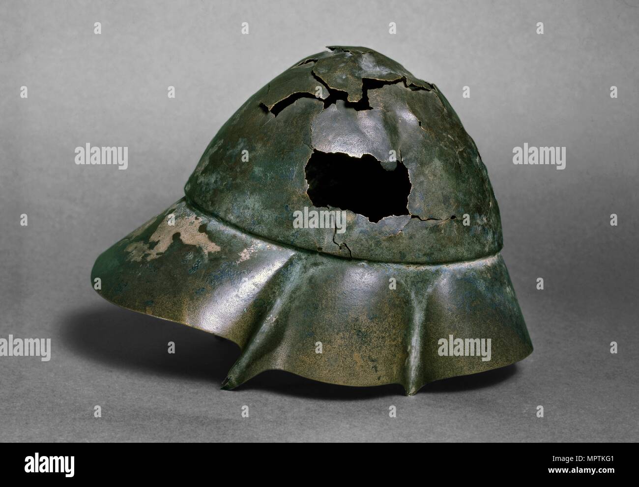 Boeotian bronze Helm, der klassischen, hellenistischen, c 3. Jahrhundert v. Chr.. Artist: Unbekannt. Stockfoto