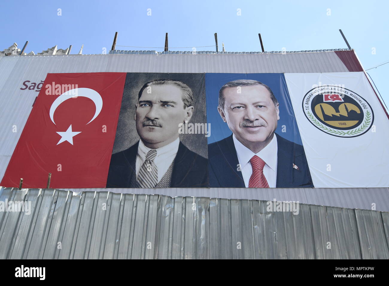 Istanbul, Türkei. Wahlkampf für die Wahlen am 24. Juni 2018. Das Bild zeigt ein Poster mit Mustafa Kemal Pasha und Recep Tayyip Erdogan Stockfoto