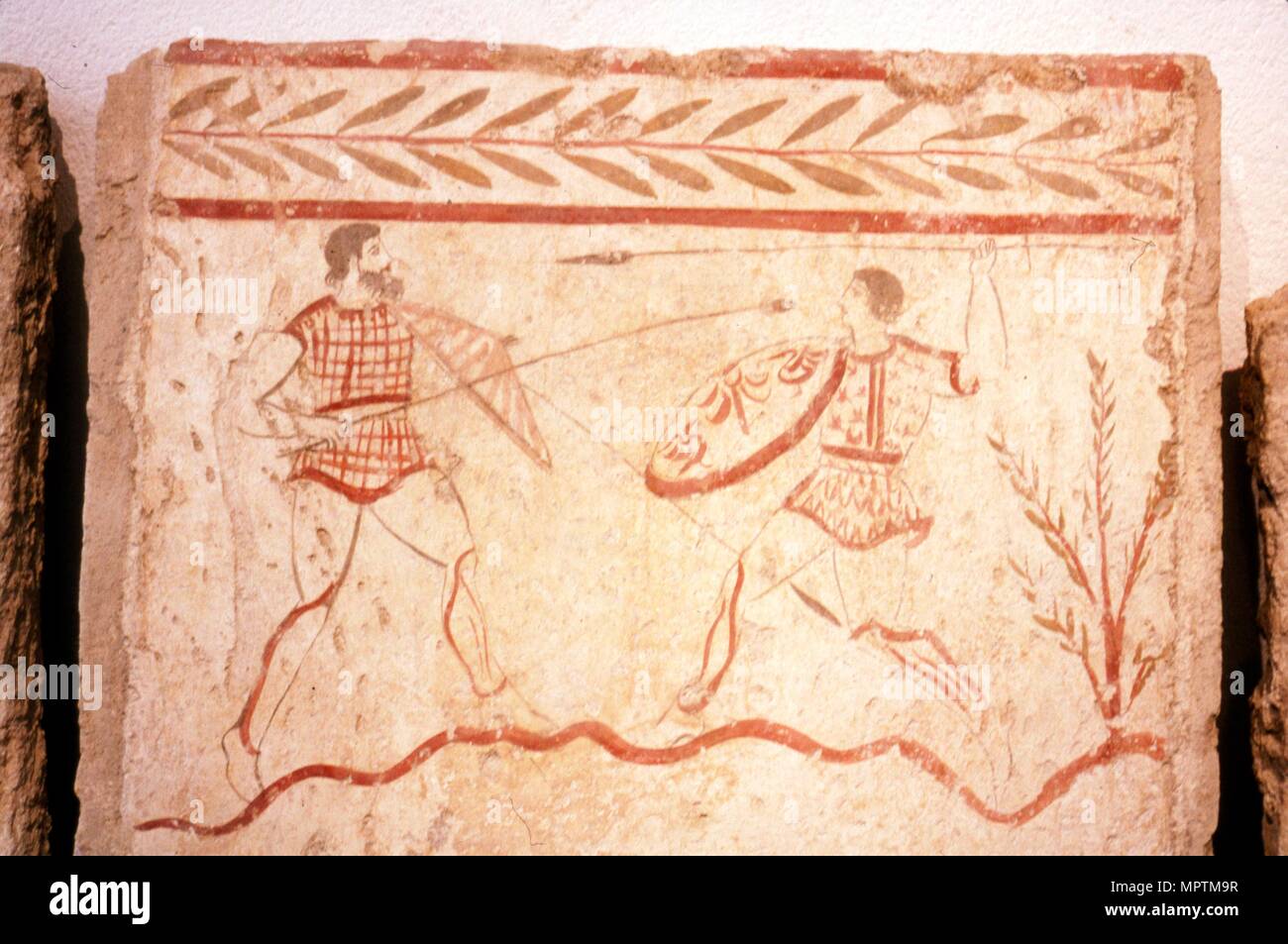 Männer, die mit Schilden, Paestum, c 4. vorchristlichen Jahrhundert. Artist: Unbekannt. Stockfoto