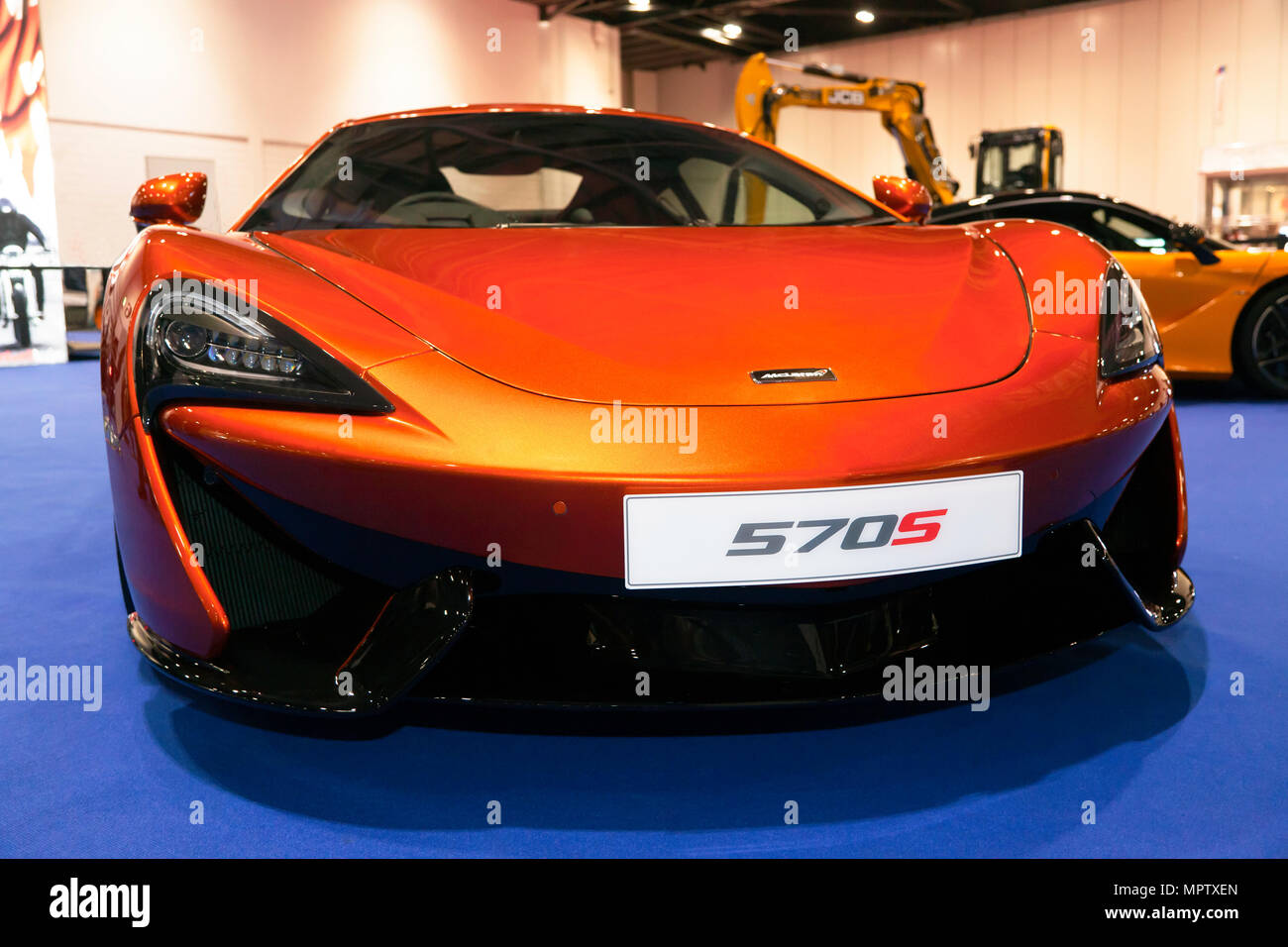 Niedrigen Winkel, Vorderansicht eines McLaren 570 S, die auf der London Motor Show 2018 Stockfoto